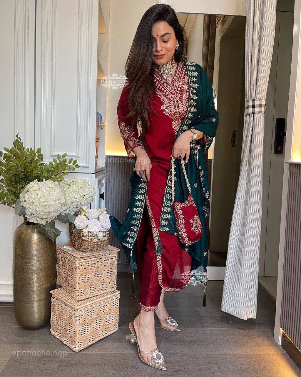 Kurti Seat
