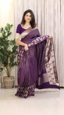 CONTRAST EXCLUSIVE JACQUARD BORDER Lichi Silk Saree